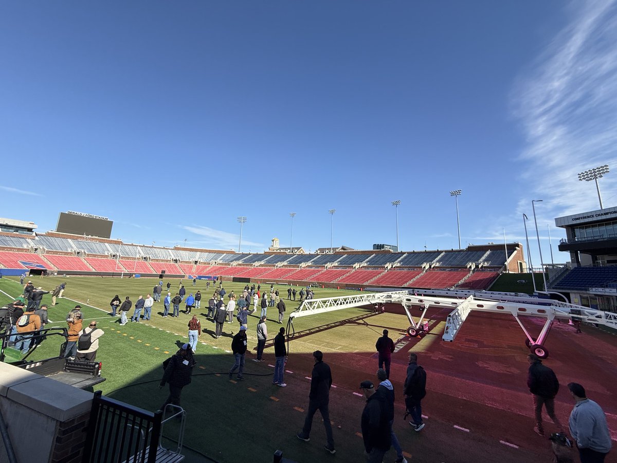 Bush Turf tweet media