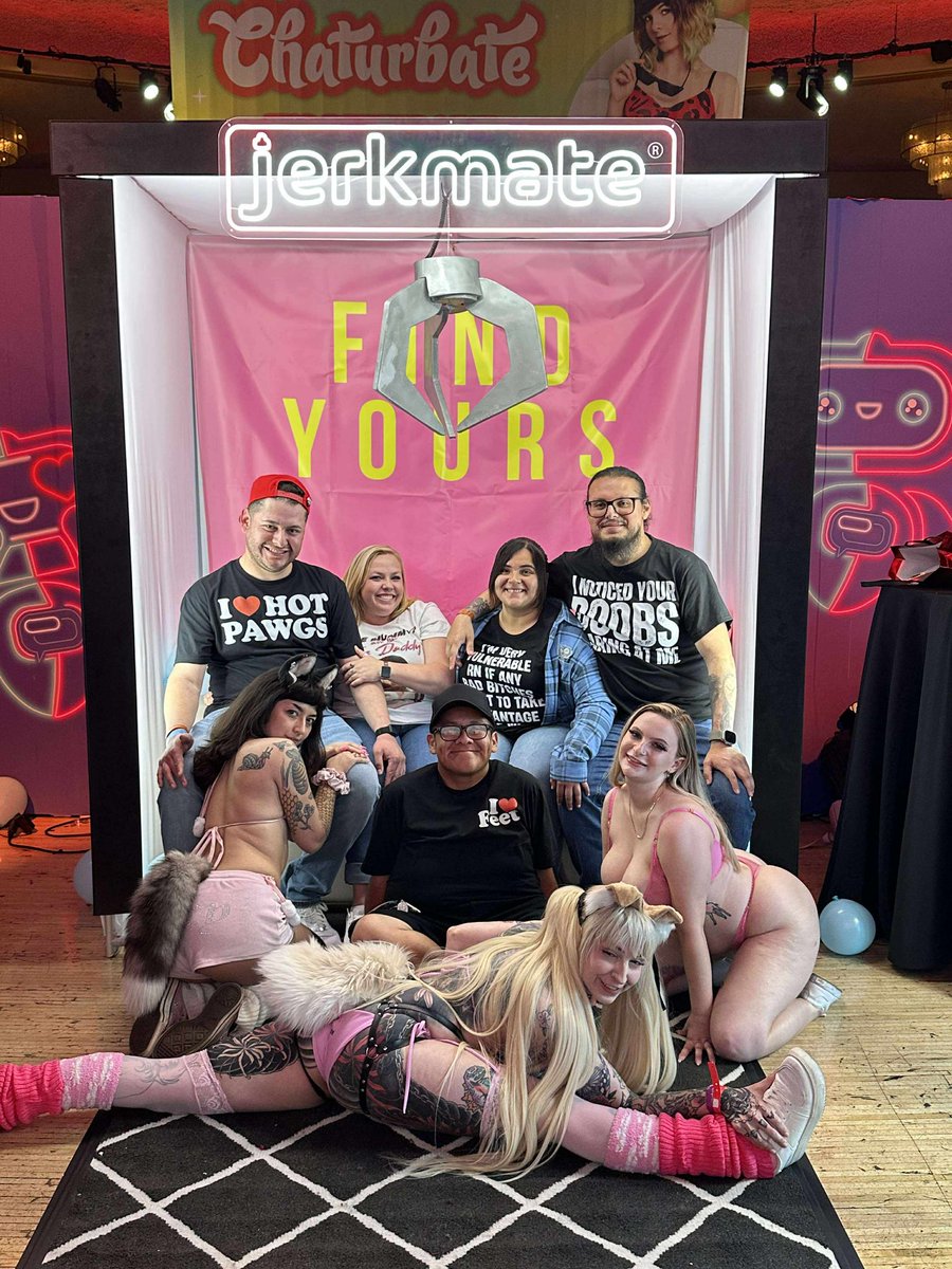 Just3slicesplease🍕🍕🍕 tweet media