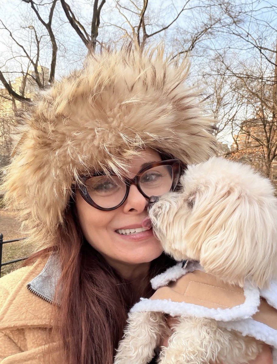 Debra Messing tweet media