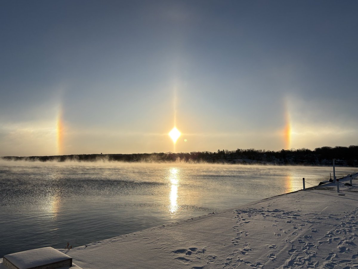 SMD3819's tweet photo. Good morning from Fontana Wisconsin! #Wisconsin #Fontana #GenevaLake https://t.co/9LYp0xsAiM