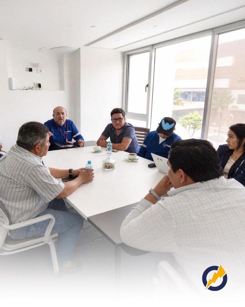 En días pasados, tuvimos la oportunidad de reunirnos con varios compañeros delegados de la sentencia, para informar sobre la reactivación de las mesas técnicas y los avances en el pago de la remuneración variable. 🤝

Seguimos firmes en la defensa de los derechos de nuestros