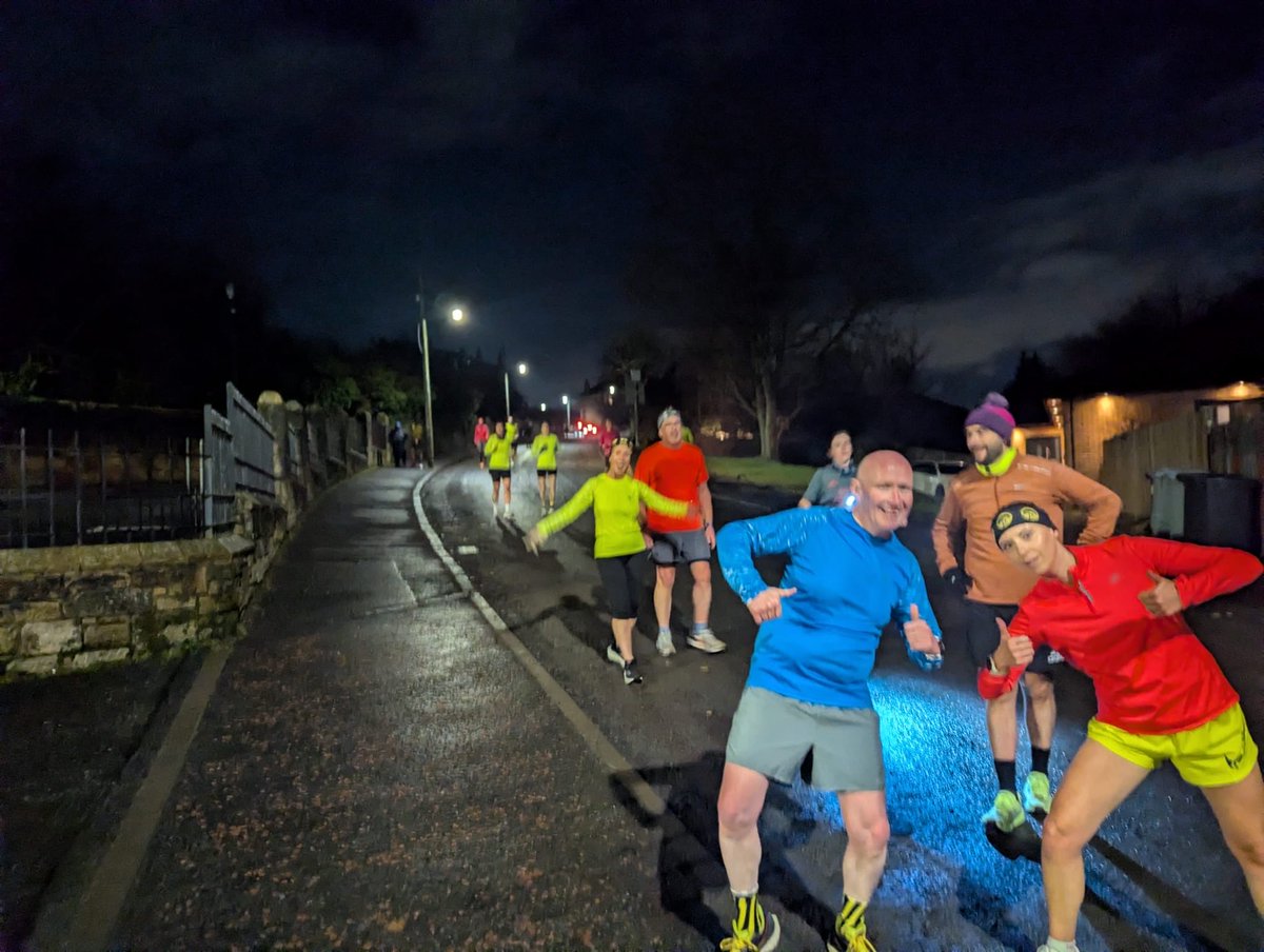 Newton_Road's tweet photo. Well done to the 16 club athletes who came along tonight for Ben and Simonโs West Coates Hill session ๐ A great turnout and a strong effort from everyone. ๐๐ค๐
#makeitfun
#HillsPayTheBills https://t.co/LjHWC38Z9U