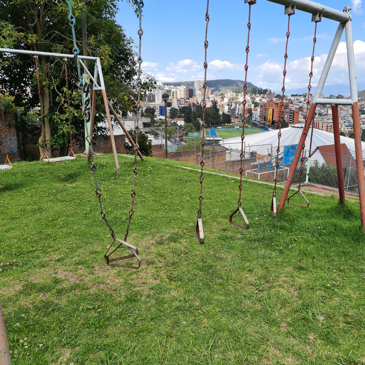Señor <a href="/pabelml/">Pabel Muñoz L.</a> <a href="/MunicipioQuito/">Municipio de Quito</a> para beneficio de los vecinos de El Dorado sería importante se revise y mejore la situación del parque ubicado en la calle Seniergues diagonal al <a href="/IGM_Ecuador/">Instituto Geográfico Militar</a>. Esta en pésimo estado. Se observa falta de: iluminación, mantenimiento, accesibilidad..