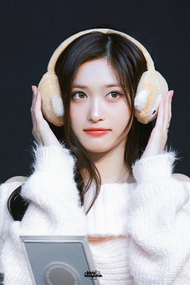 Leeseoteddybear's tweet image. 260118 fansign 
🙉🙉🙉
#아이브 #이서 #IVE #LEESEO #イソ
