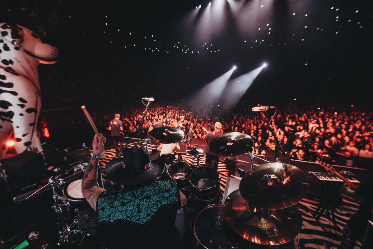 sublime's tweet image. LA, we declare you are stoked! 🙌 Insane first show of the year with @iHeartRadio, let’s keep the energy rolling! #iHeartALT2026