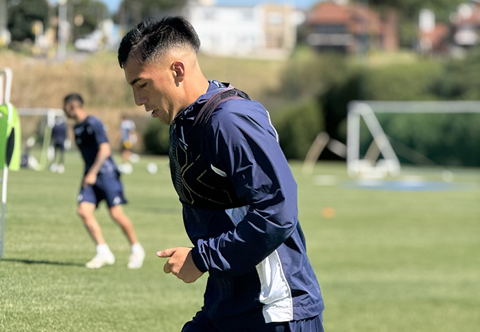 El volante de 25 años Juan Yangali firmó este mediodía su contrato en la sede social y se convirtió en el duodécimo refuerzo de Quilmes.
Por otra parte, el plantel cervecero se entrenó hoy en doble turno en el predio de Aldosivi de Mar del Plata, donde realiza la pretemporada.