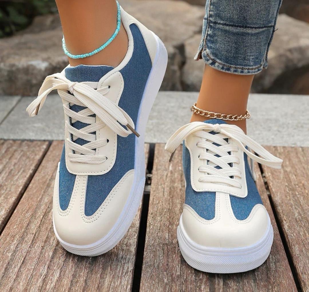 Ladies sneakers! Whatsap or call 0758257424 to place your orders. Cash on delivery thank  you!