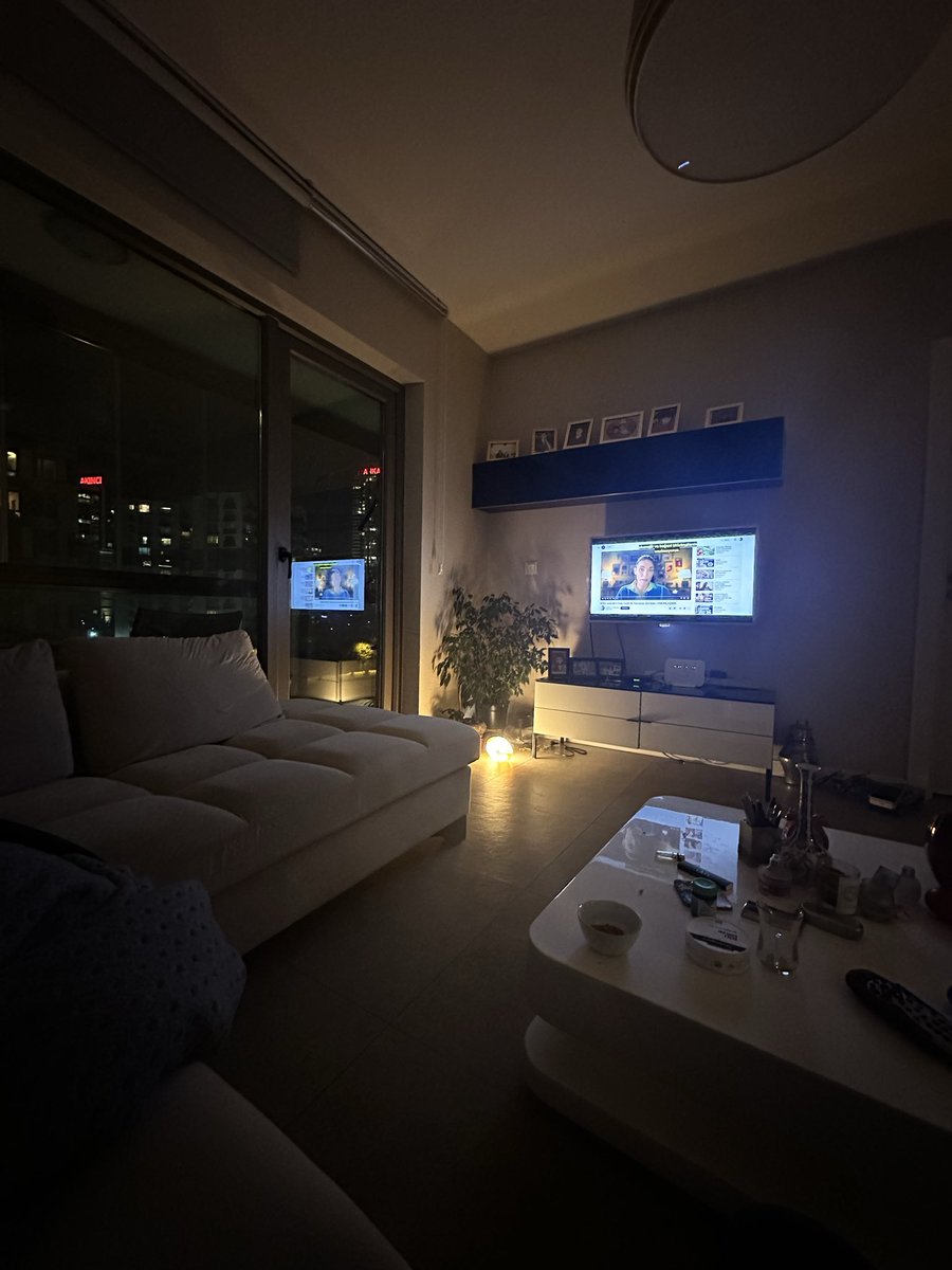 Timilacuse's tweet image. Politika faizi düşmüştü. İşler daha güzel olacaktı. Tüketici faizleri direniyor. Bu sadece takip oranı korkusuyla olmaz. Talebi kısmak, en kolay borca batmış tüketiciyle olur.