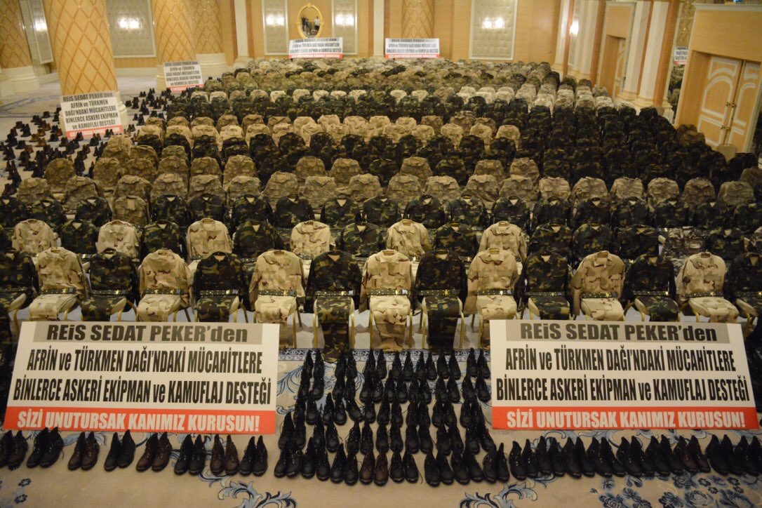 Aesthetic1War's tweet photo. O dönemde herkesin umudunu kestiği, destek gönderilemeyen Türkmen Dağı’na, Sedat Peker inisiyatif alarak 4x4 araçlar, çelik yelekler ve kamuflajlar göndermişti. 

Her aklımıza geldiğinde Allâh razı olsun diyoruz sedat peker'e https://t.co/98isFXNDb4