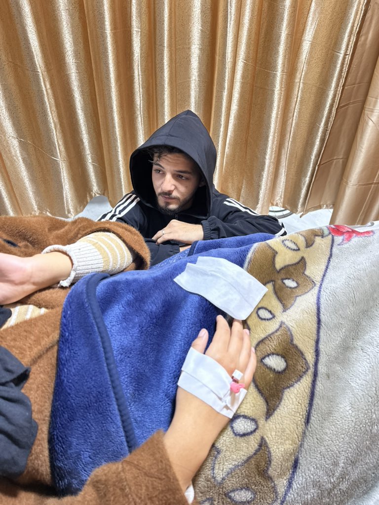 yazanomarrr's tweet image. We are dying here and trembling from the extremely harsh cold inside the tent.
There are no longer any blankets or mattresses to protect us from the cold.
Please, I am asking for your help to obtain blankets and new bedding for my tent for me and my wife.
A donation, even a small…