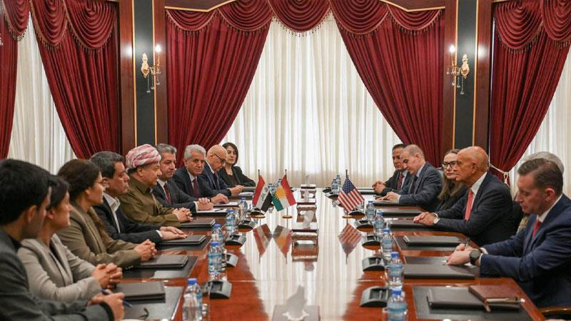 سیناریۆیەکی نوی بۆ #Rojava 
1. ژەنەڕاڵ <a href="/MazloumAbdi/">Mazloum Abdî مظلوم عبدي</a> تەسلیمی شەرع  نەبووە و بانگەوازی خۆڕاگری داوە. 
2. ئەوەش موعادیلەی یارییەکە دەگوڕێت و ئەمریکا دێتەوە سەر هێڵ.
3. ئەمریکا ڕێگا بە شەرع نادات هێرش بکاتە سەر شارەکانی ئەیالەتی جەزیرە.
4. ڕۆژئاوا ئۆتۆنۆمی خۆی دەپارێزێت.
#Kobani