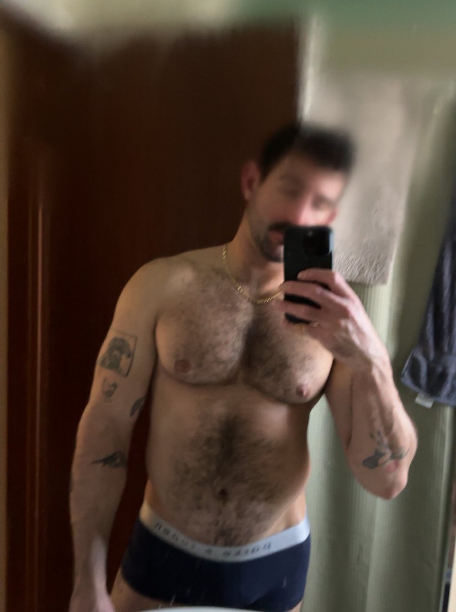 trader_tony_'s tweet image. A day off means the mother of all chest days