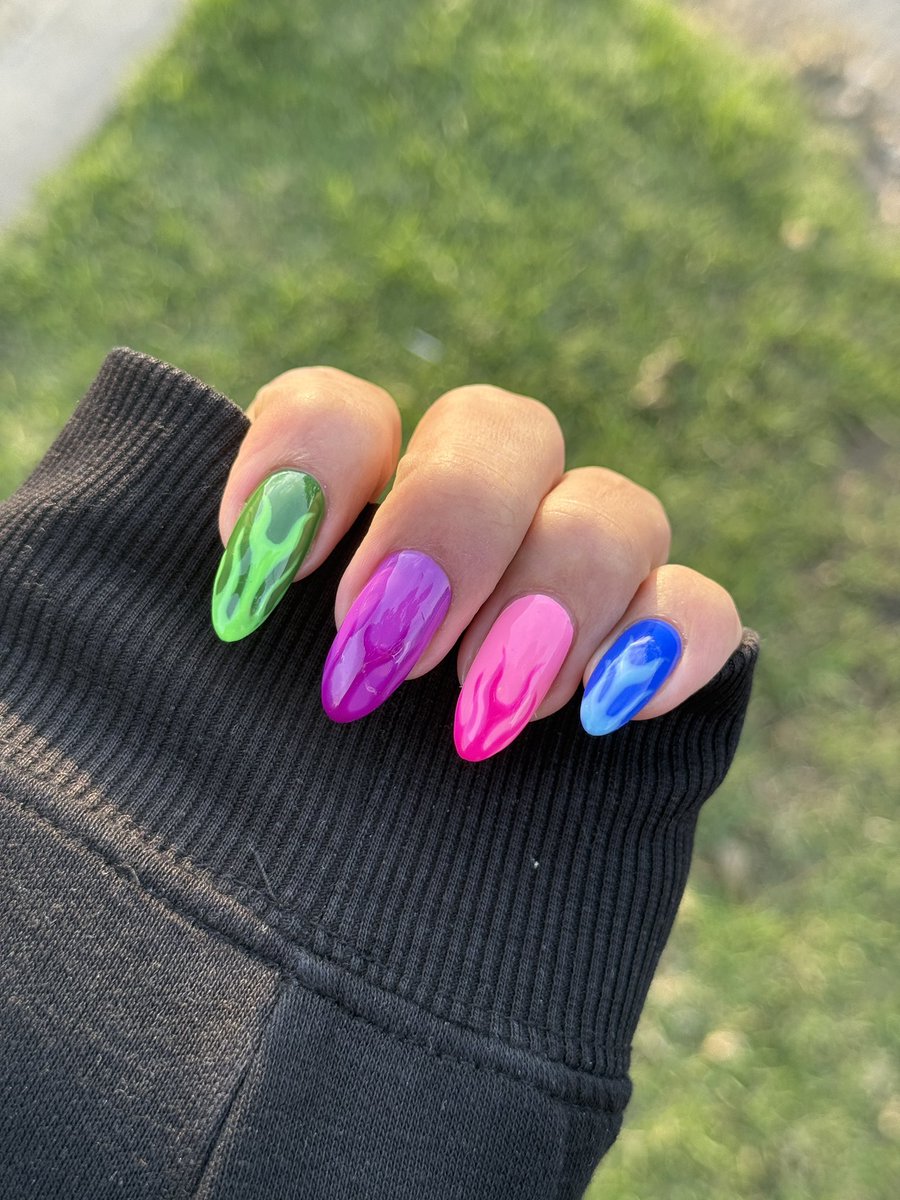 GoLdStAr tweet media