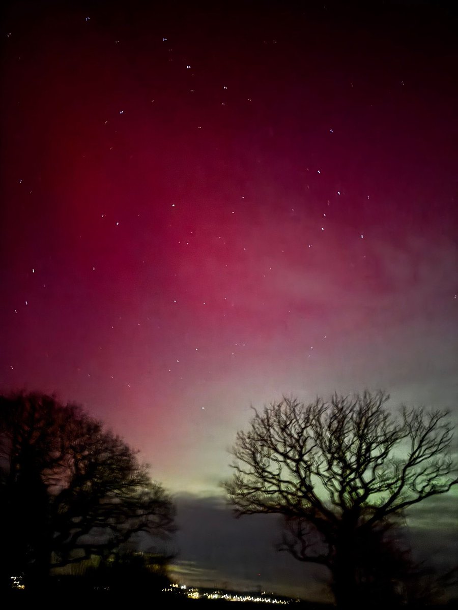 Martinconway190's tweet photo. Flint north wales aura #flintcastle #flint #northernlights
#leaderlive #bbcwales https://t.co/U3xHAfekPI