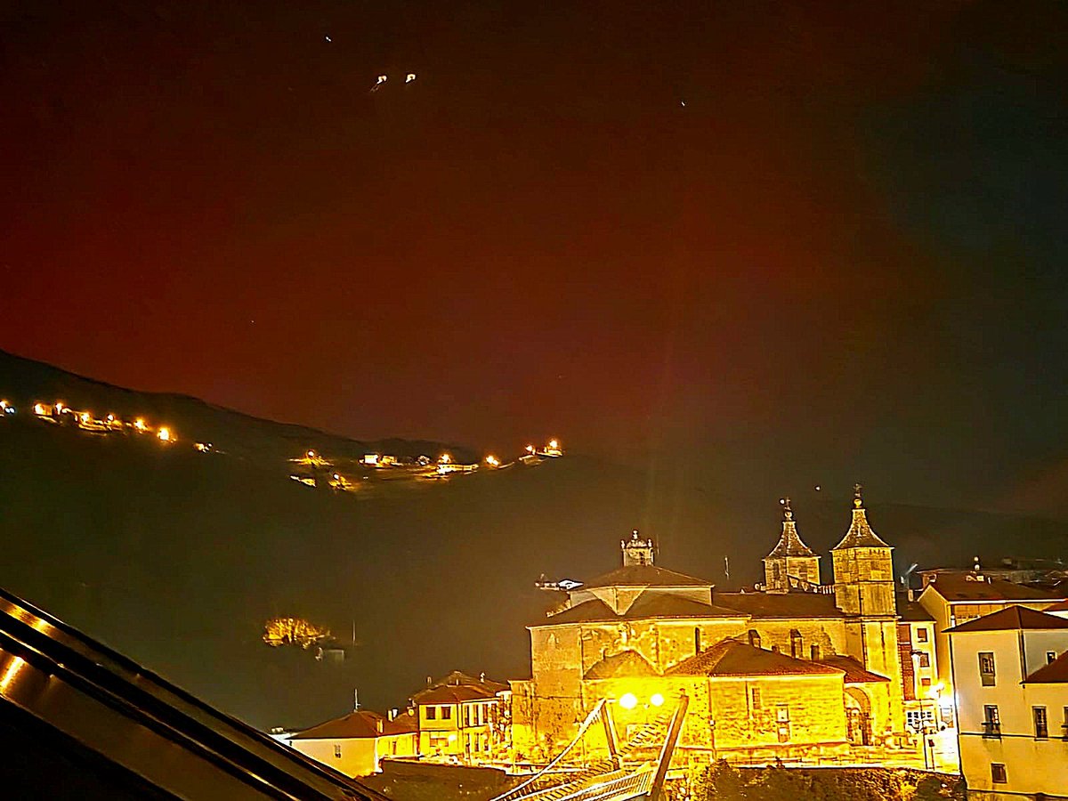 #Auroraboreal desde Cangas del Narcea esta noche...
