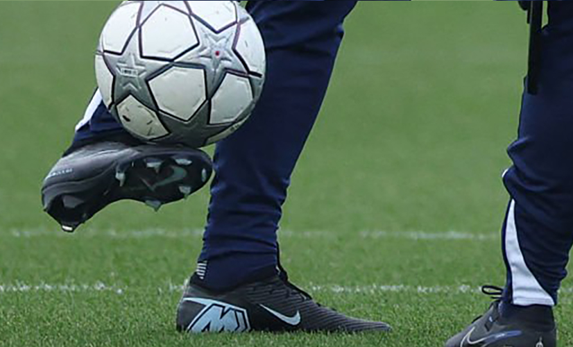 Mañana "juega al fútbol" el equipo de este hombre. Hoy hablamos de eso en LPdN.
youtube.com/live/GLh_0Cw89…