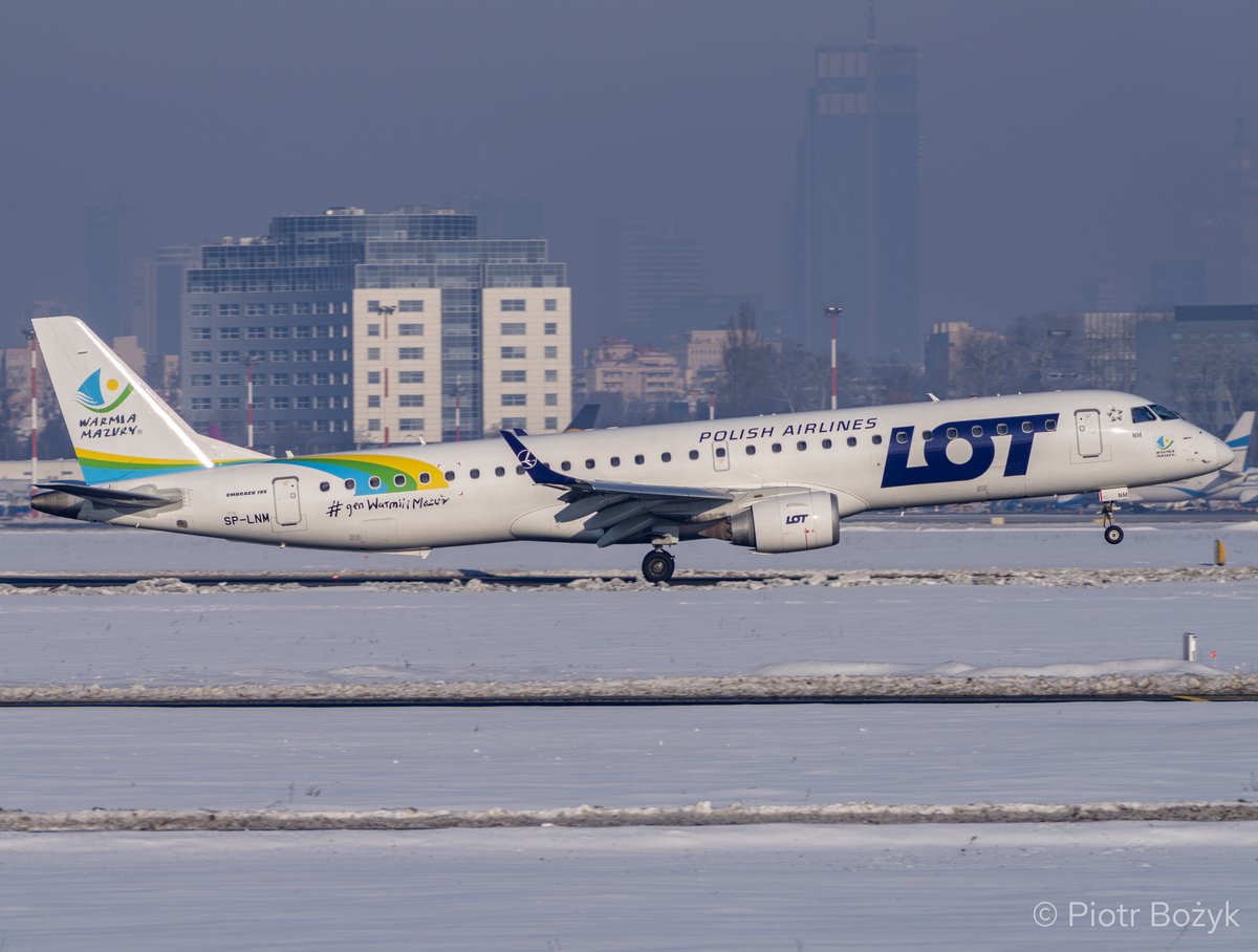 PiotrBozyk's tweet image. #Embraer E195 (SP-LNM) to nowy logojet @LOTPLAirlines 👉rynek-lotniczy.pl/wiadomosci/kol… Samolot ma naklejkę promującą Warmię i Mazury. Jest to część przetargu na promocję tego regionu, który wygrał LOT / @embraer #E195 (SP-LNM) is #LOT's new logojet. The aircraft has a sticker promoting