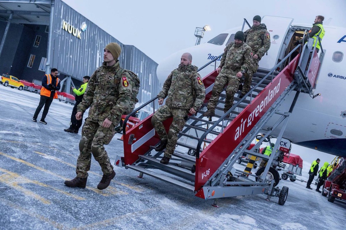 forsvaretdk's tweet photo. Her ankommer yderligere soldater fra Hæren til Grønland, hvor de skal deltage i øvelsen Arctic Endurance.
#dkforsvar https://t.co/9Ukg8TZNRV