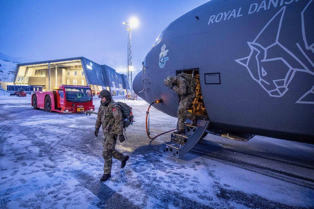 forsvaretdk's tweet photo. Her ankommer yderligere soldater fra Hæren til Grønland, hvor de skal deltage i øvelsen Arctic Endurance.
#dkforsvar https://t.co/9Ukg8TZNRV