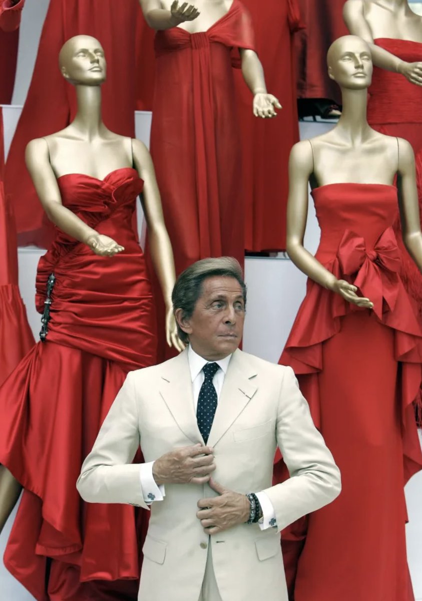 CrassFashion's tweet photo. Dear Mr. Valentino, Thank you for all of the beauty. RIP @MaisonValentino #Valentino #MadisonAve #NYC https://t.co/L8A7pP4hTN