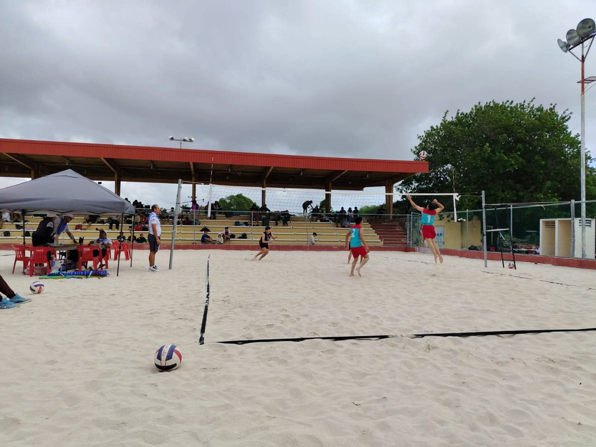 🏐🔥 El deporte se construye con esfuerzo, disciplina y corazón.

La primera parte del Estatal de Voleibol de Playa se realizó en el Instituto Tecnológico de Mérida.

🏆Este 23, 24 y 25 de enero viviremos la etapa final del Estatal  #OlimpiadaNacional2026
