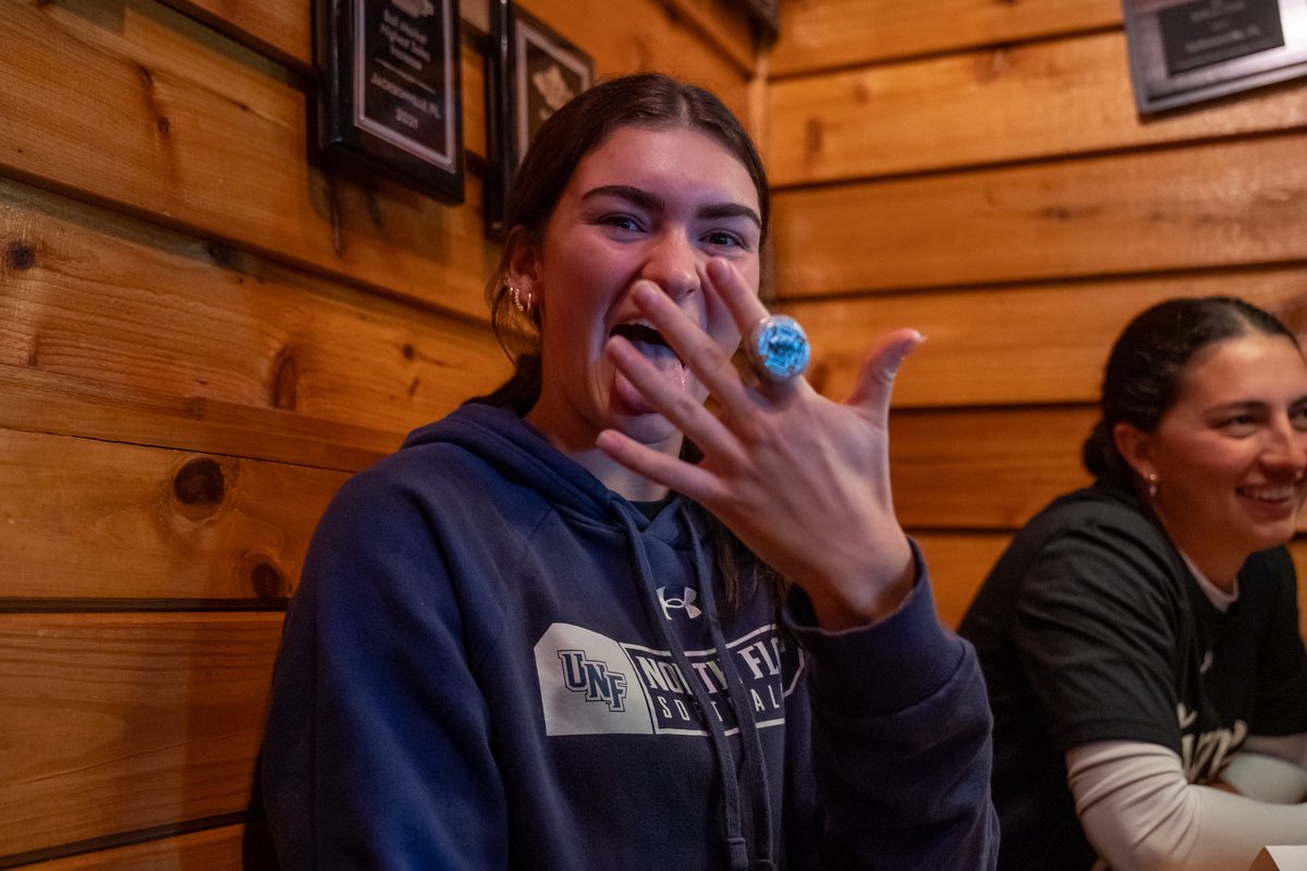 OspreySB's tweet image. Reigning champs get their rings! 🥎💍

#SWOOP | @ASUNSports