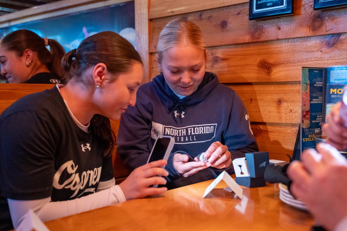 OspreySB's tweet image. Reigning champs get their rings! 🥎💍

#SWOOP | @ASUNSports