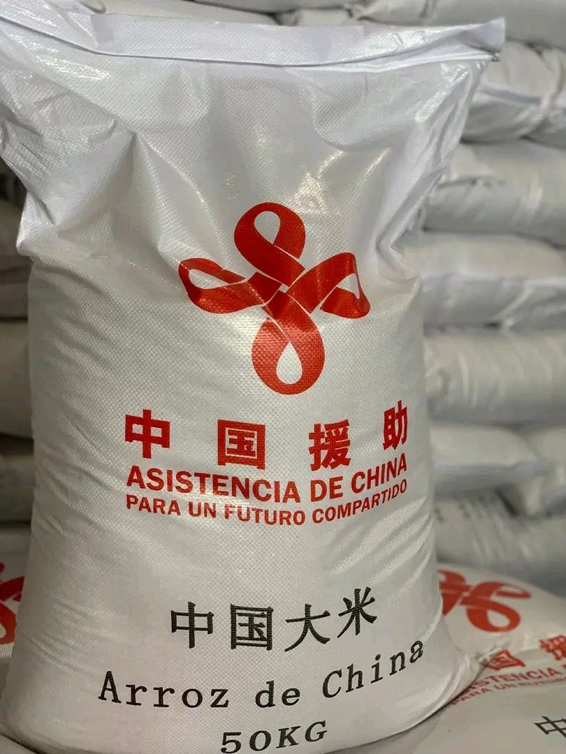 🇨🇳 🇨🇺 Cuba recibe nuevo donativo de arroz de China

Se descargaron 2 400 toneladas del grano en el puerto capitalino; mientras que en Santiago de Cuba llegó simultáneamente un volumen idéntico de 2 400 t

cubadebate.cu/noticias/2026/…