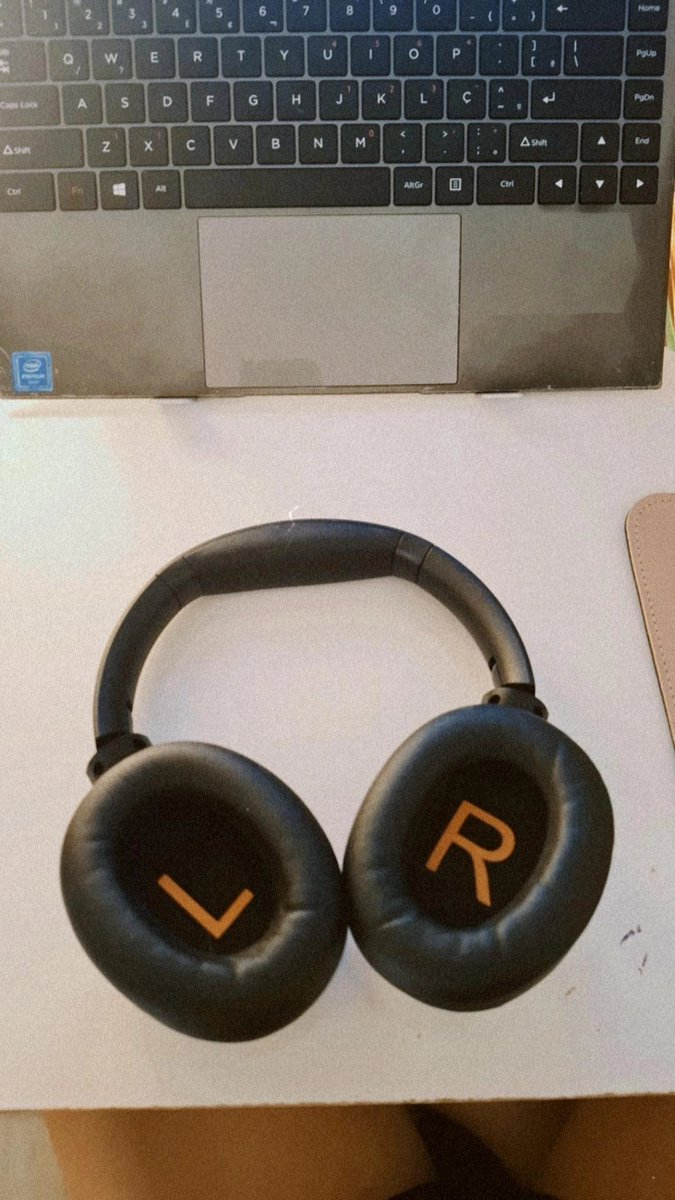 study_mah's tweet image. A melhor dica pra quem vai estudar em casa q tem muito barulho e tem condições de investir em um fone é comprar esse fone aqui anti ruído da QCY.
Meus estudos mudaram depois q eu ganhei ele de presente🥹