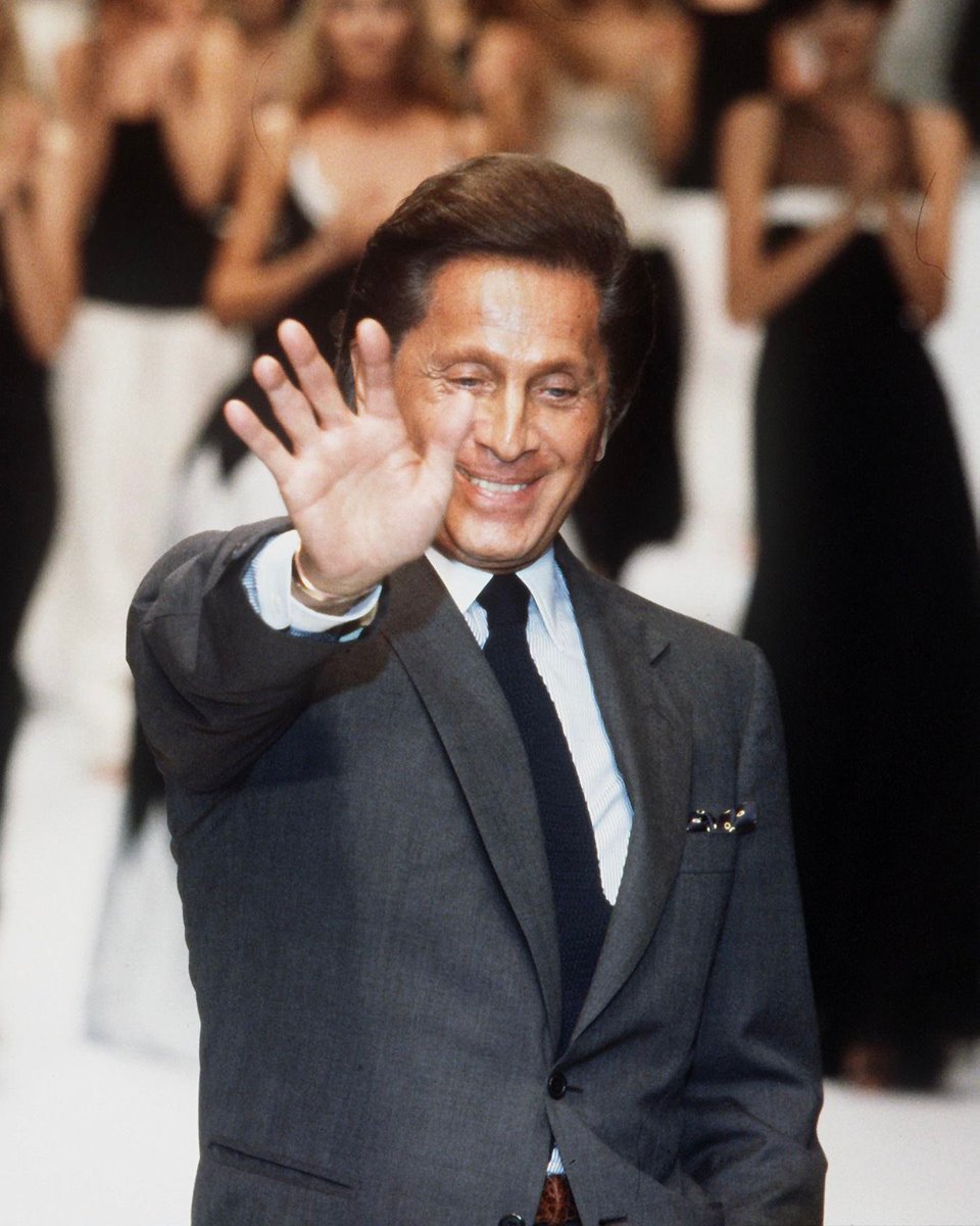 bernalacin35_5's tweet photo. Maestro da gitmiş #ripValentino https://t.co/XA4nJ13HU9