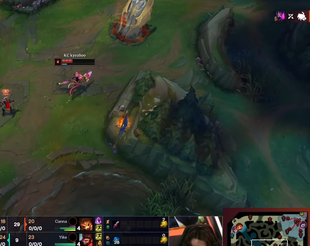 There's a potential gamebug in Los Ratones vs KC

Wukongs clone killed scuttle crab, resulting in Yike not getting XP/jg item stack (At least in spectator mode)