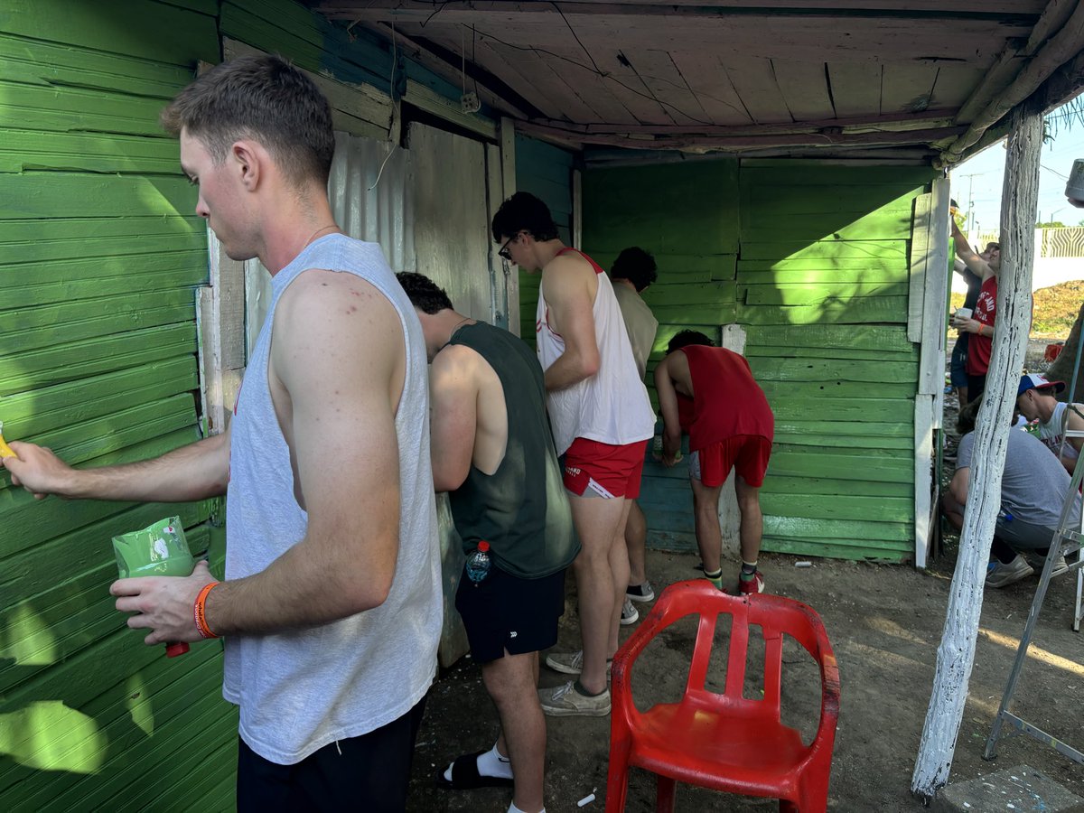 CortBaseball's tweet image. Cortland Baseball- “service over self” painting houses after a hard fought victory! @ESPNIthaca @d3baseball @RedDragonPride @CortlandAlumni