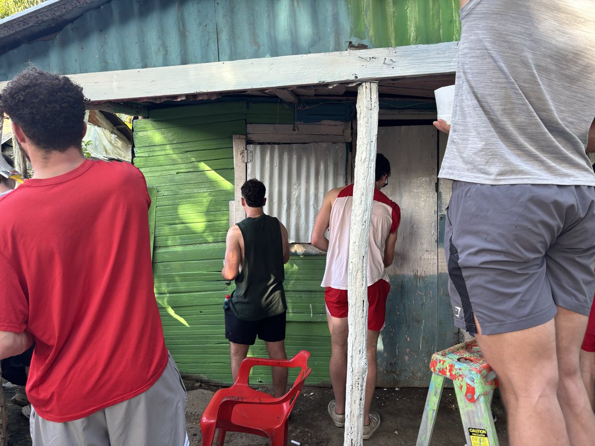 CortBaseball's tweet image. Cortland Baseball- “service over self” painting houses after a hard fought victory! @ESPNIthaca @d3baseball @RedDragonPride @CortlandAlumni