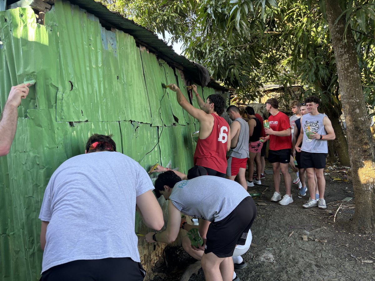 CortBaseball's tweet image. Cortland Baseball- “service over self” painting houses after a hard fought victory! @ESPNIthaca @d3baseball @RedDragonPride @CortlandAlumni