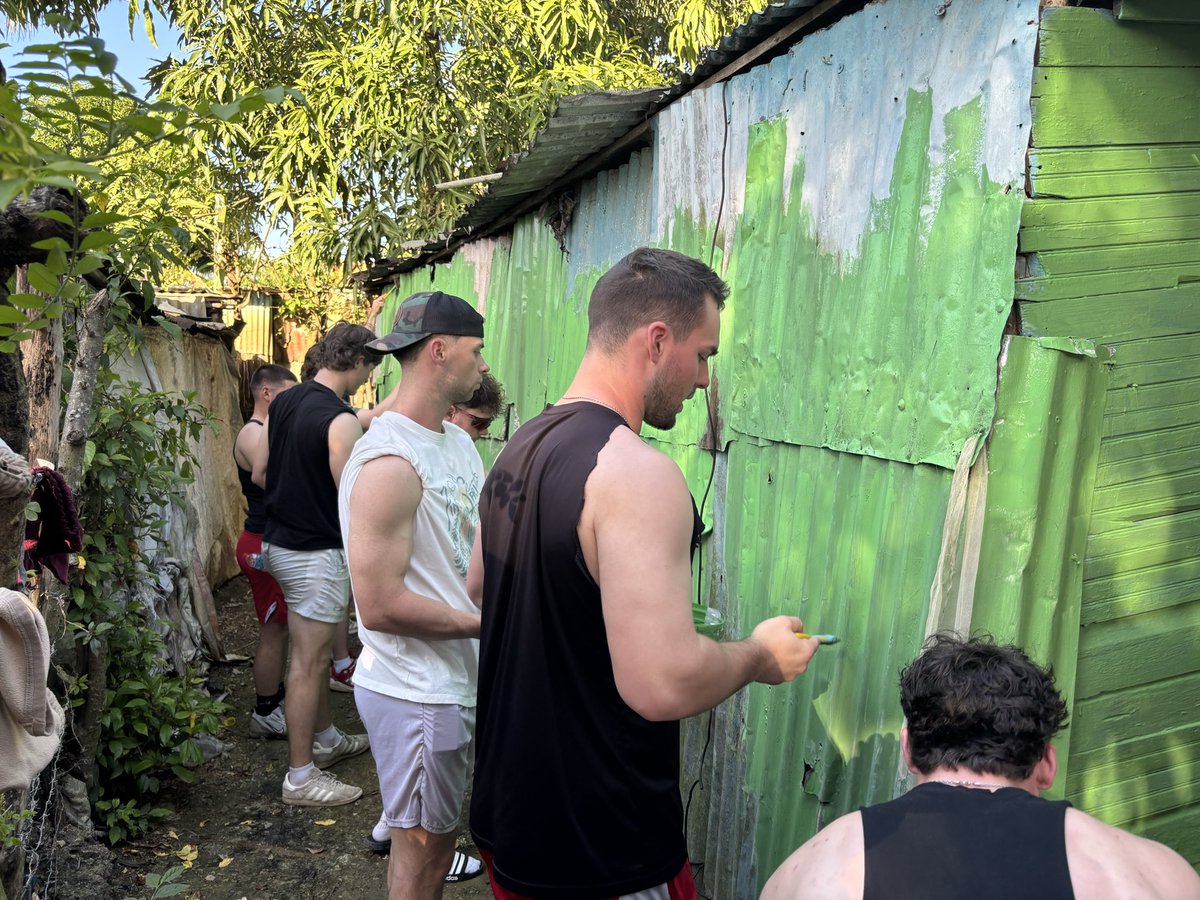 CortBaseball's tweet image. Cortland Baseball- “service over self” painting houses after a hard fought victory! @ESPNIthaca @d3baseball @RedDragonPride @CortlandAlumni