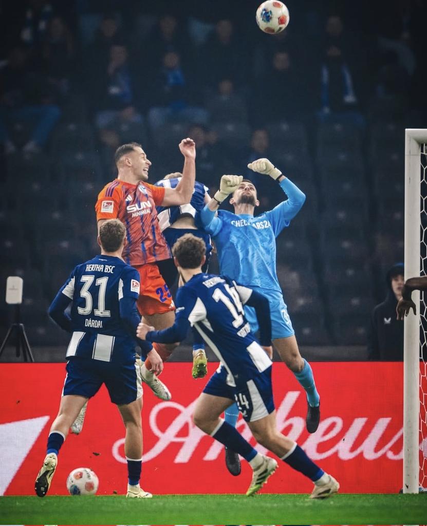 AbsoluteHertha's tweet photo. Das Spiel gegen Schalke 04 war das erste Spiel, in dem Marius #Gersbeck 90 Minuten für #HerthaBSC ohne Gegentor blieb 😮🧤

🆚️ Schalke 04 (0-0) 🧱
🆚️ Fortuna Düsseldorf (2-1) ⚽️⚽️
🆚️ Regensburg (2-0) ⚽️⚽️
🆚️ Hamburger SV (2-3) ⚽️⚽️⚽️
🆚️ Paderborn (1-2) ⚽️
🆚️ Hansa Rostock (1-5) ⚽️
🆚️ Paderborn (2-3) ⚽️⚽️
🆚️ Nürnberg (3-3) ⚽️⚽️⚽️
🆚️ Schalke 04 (5-2) ⚽️⚽️
🆚️ St. Pauli (2-0) ⚽️⚽️
🆚️ Kaiserslautern (1-3) ⚽️⚽️⚽️
