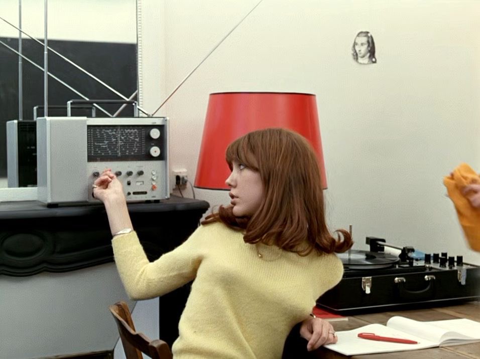 mazzysstars's tweet image. #rewatching la chinoise (1967)
currently reading anne wiazemsky’s memoir about her first years with godard so i guess it was appropriate