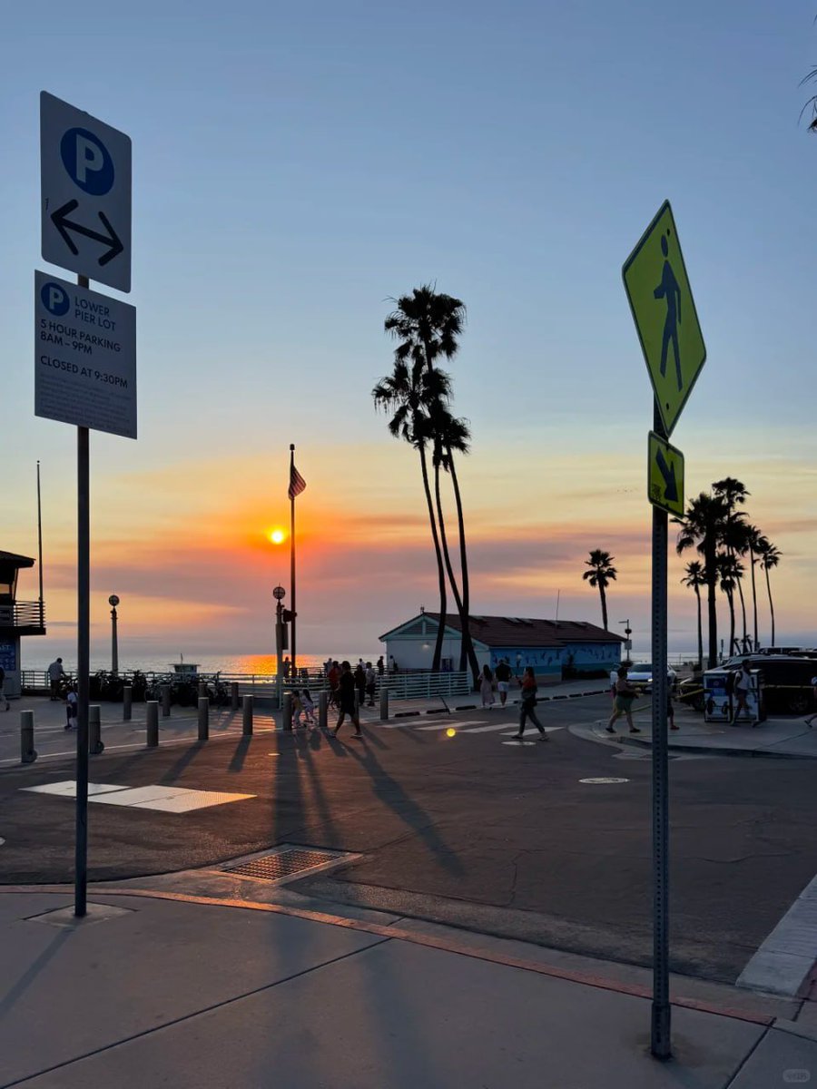 cbensh's tweet photo. The sunset in LA is waiting on Manhattan Beach, it's so beautiful.🌥💕 https://t.co/GqQnfqIK0l