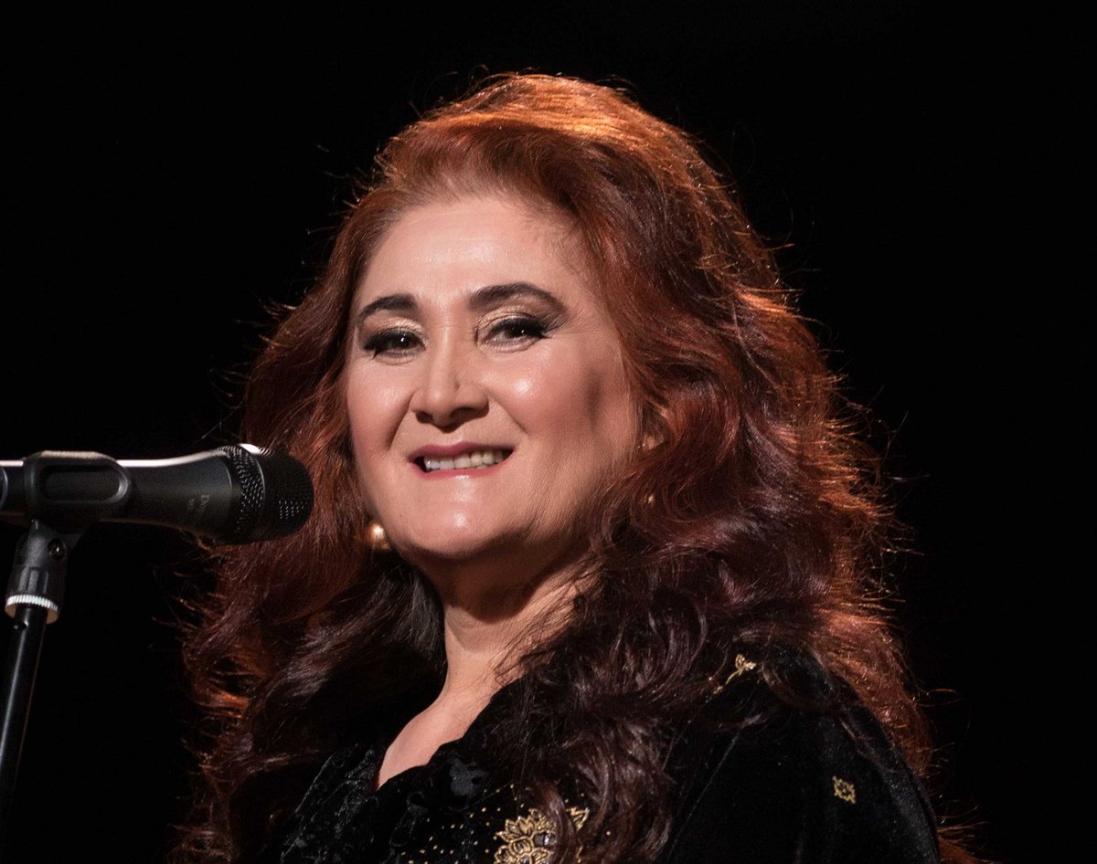 Güler Işık: “Kadın sesi günah olduğu için mesleğimi bıraktım.”

Sabahat Akkiraz: “Konuşmayı bırakmaman üzücü.”