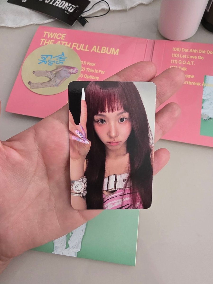 lu – 사랑. tweet media