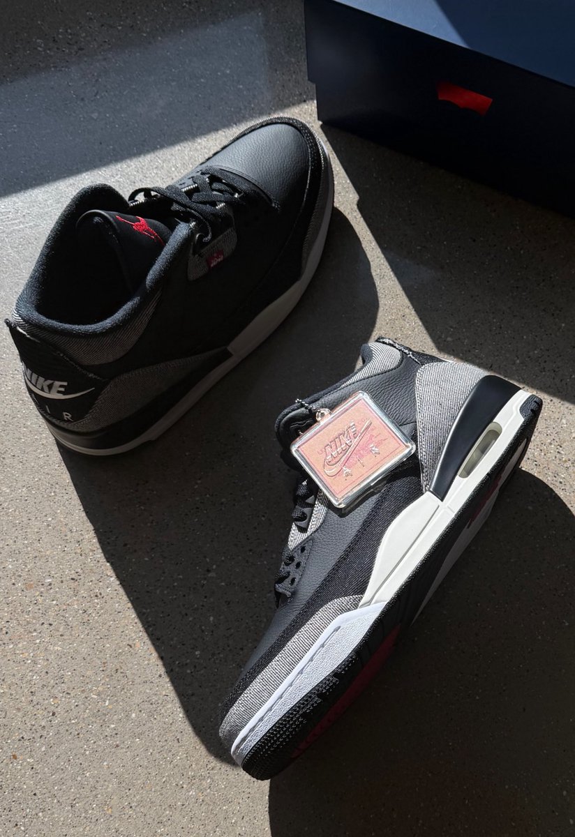 JustFreshKicks tweet media