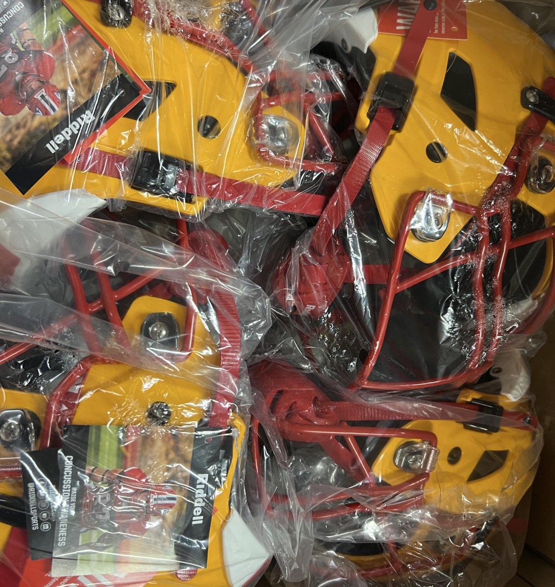 nelsonlordsftbl's tweet photo. New SpeedFlex helmets arrived today… 🔴🟡🏈

#NelsonFootball #GoLords https://t.co/13RIvQI9n6
