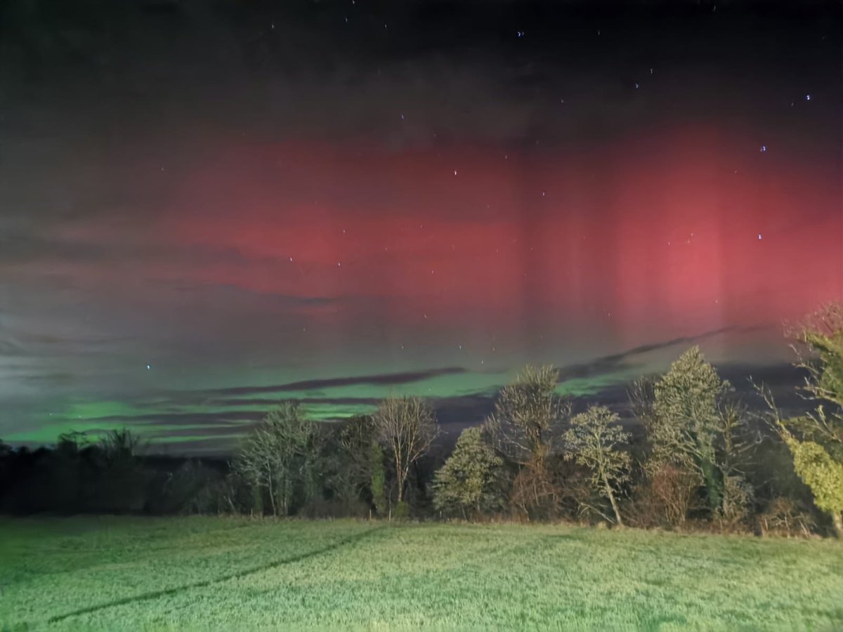 MAJOR AURORA IN PROGRESS NOW

Image from Co, Leitrim right now 8:45pm

Follow here for further live updates👉 donegalweatherchannel.ie/live-aurora-no…

☕

#aurora #auroraborealis #astronomy #ireland #space #spaceweather #northernlights #europe #fblifestyle