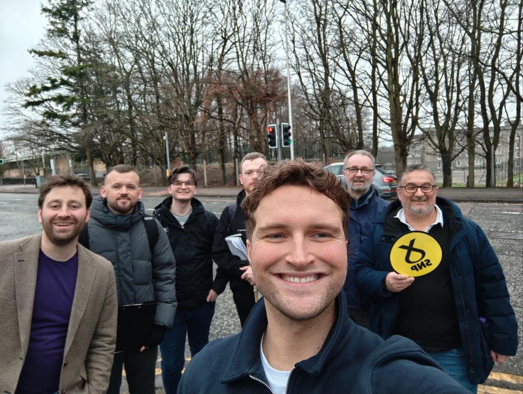 Michael Hutchison tweet media