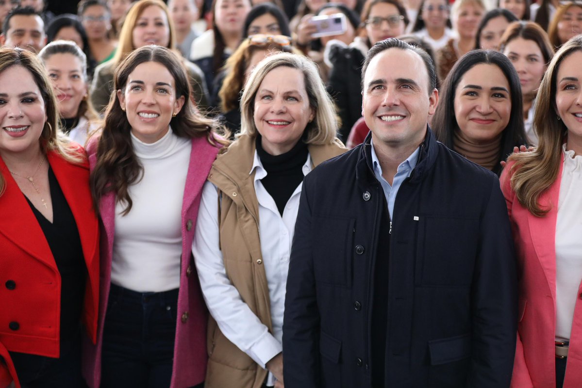 manolojim's tweet image. para atender y concientizar con mayor intensidad la prevención de cáncer de mama y cervicouterino. Hoy 19 de enero arrancamos las brigadas “Estar bien” con servicios de mastografía, papanicolaou y atención médica para la detección oportuna del cáncer. (2/3)