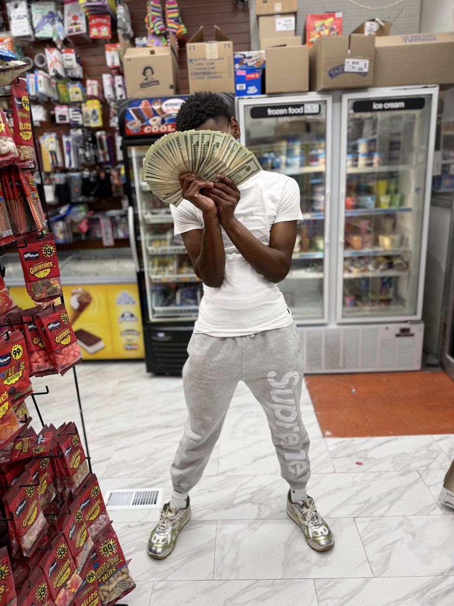 35 youngan💸 tweet media