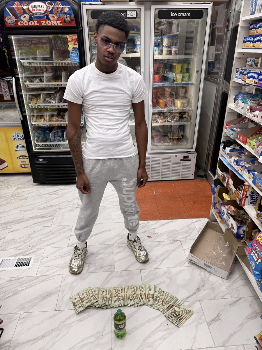 35 youngan💸 tweet media