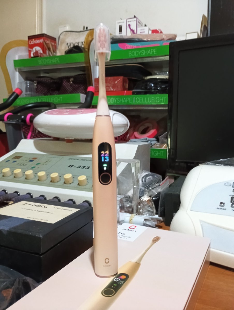 JessicaWanager's tweet photo. 💋 I'm very-very excited cause today I finally have in my hands my new #electronic #LCDScreen #Supersonic #bluetooth OCLEAN X PRO toothbrush in Pink! 💗 It's really amazing! #ocleanprox #toothbrush # #pink #teeth #smile #girls #women #ladies https://t.co/kR60vcCEJg