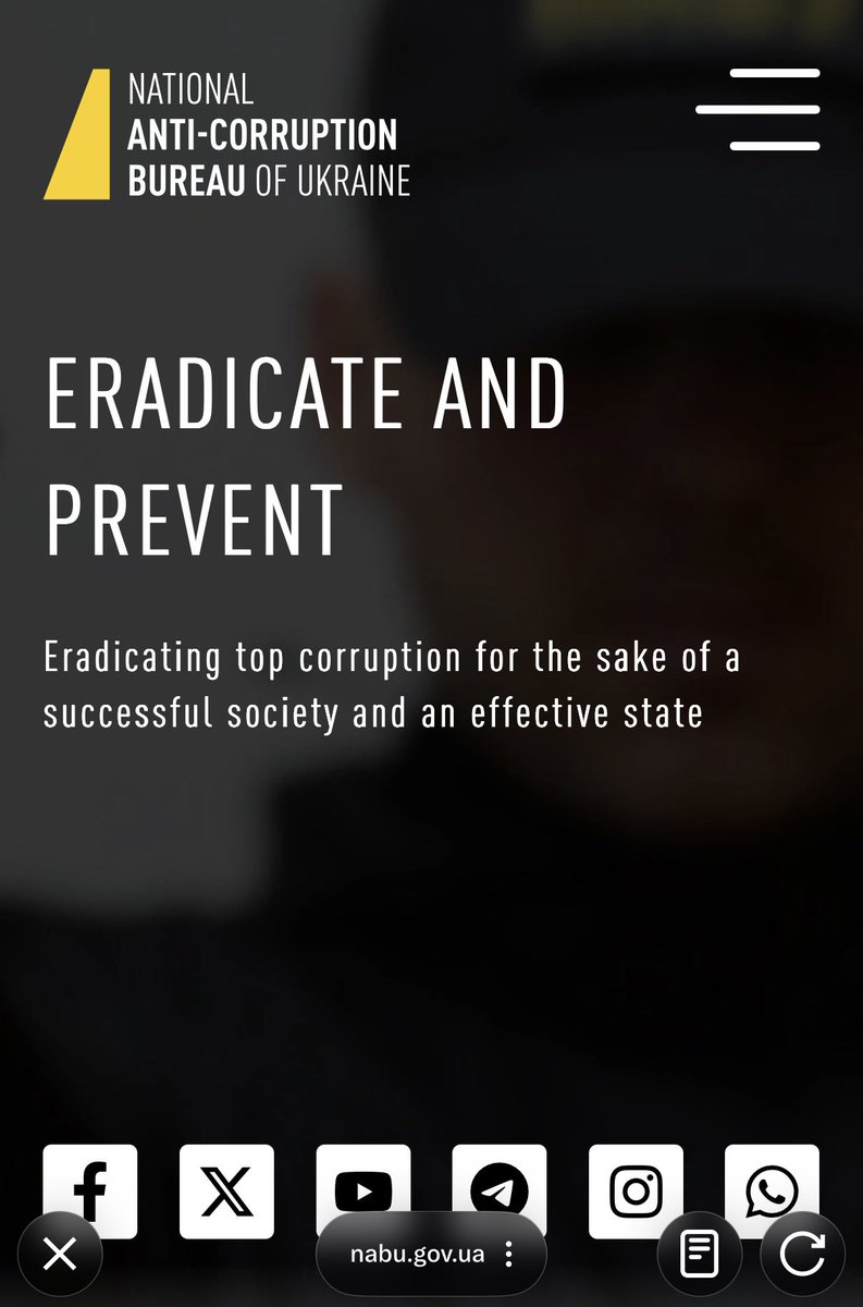 casusbellii's tweet image. Exemple flagrant de désinformation 

Le site qui sert de source à cette histoire est littéralement un faux site qui n’appartient pas à la NABU (service anti corruption ukrainienne) 

Le faux site est nabu-gov.com (1)

Là où le vrai site est nabu-gov.ua (2)