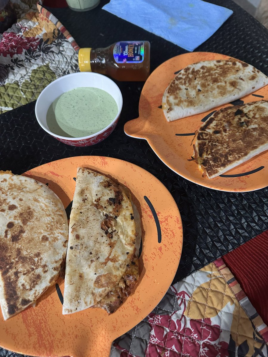 chicken would'nt thaw, mom lied about having paprika, almost burned my fingers off, junpei a stank hoe, but me and <a href="/hotgirlLuffy/">°❀⋆Luffy!!.ೃ࿔*:･</a>  still managed to make food likee
